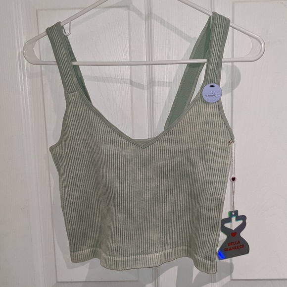 Bella Seamless Green Tank - Picture 1 of 2